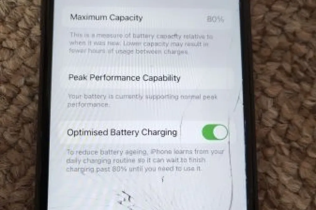 boxed unlocked apple iphone 8 mobile phone with free postage