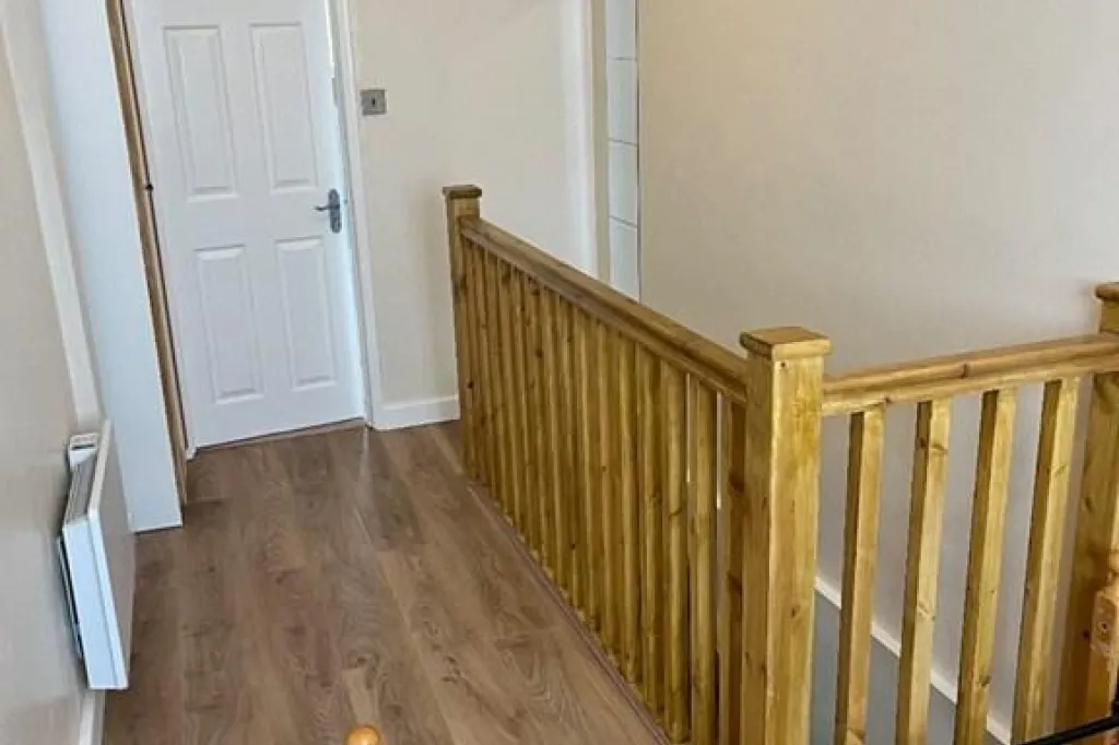 1 bedroom flat in Clayhall, Ilford, IG5 (1 bed) (#2718043)
