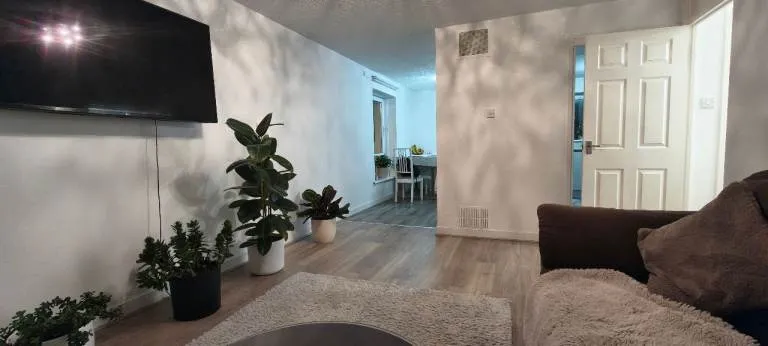 Spacious, renovated 2 bedroom flat, part furnished KY11 4JQ