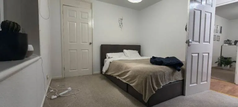 Spacious, renovated 2 bedroom flat, part furnished KY11 4JQ