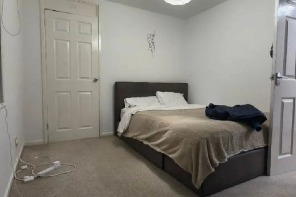 Spacious, renovated 2 bedroom flat, part furnished KY11 4JQ