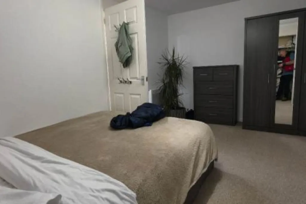 Spacious, renovated 2 bedroom flat, part furnished KY11 4JQ