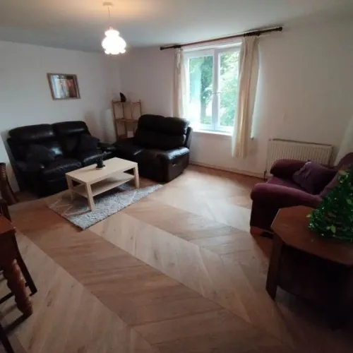 3 bedroom upper villa Pennywell Rd