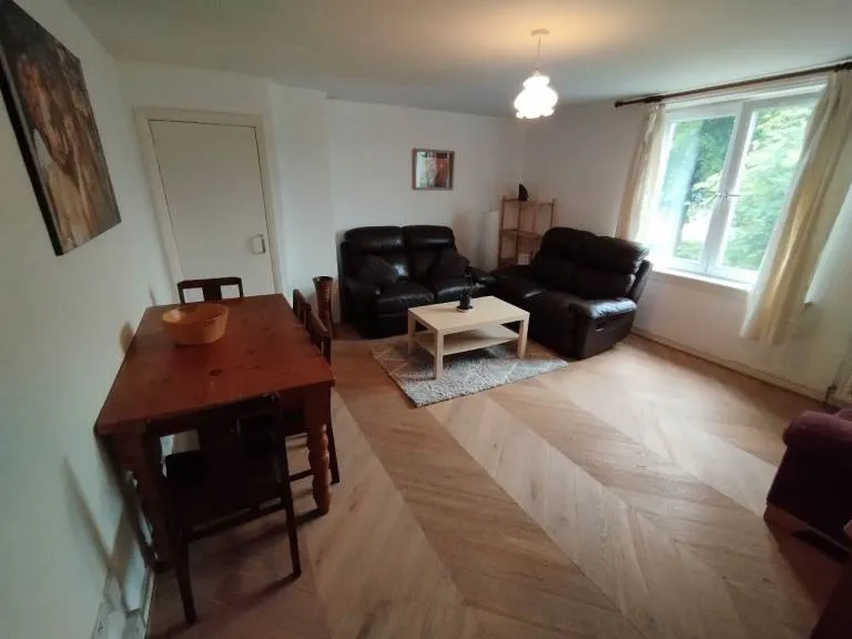 3 bedroom upper villa Pennywell Rd