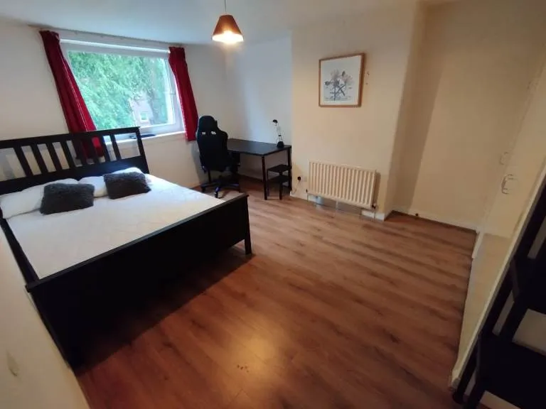 3 bedroom upper villa Pennywell Rd
