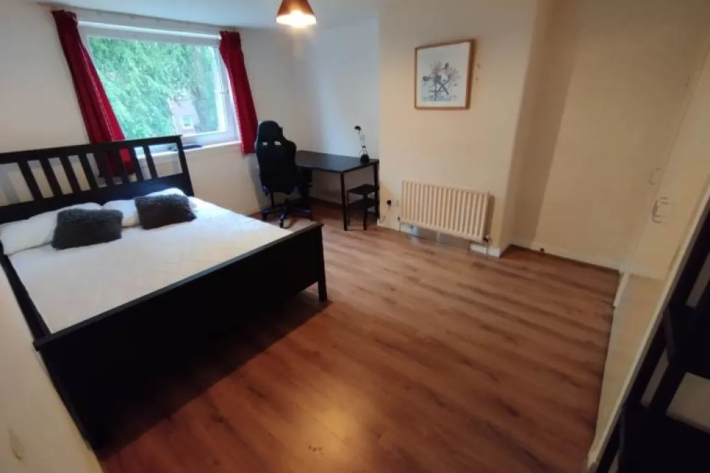 3 bedroom upper villa Pennywell Rd