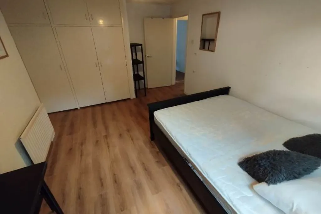3 bedroom upper villa Pennywell Rd