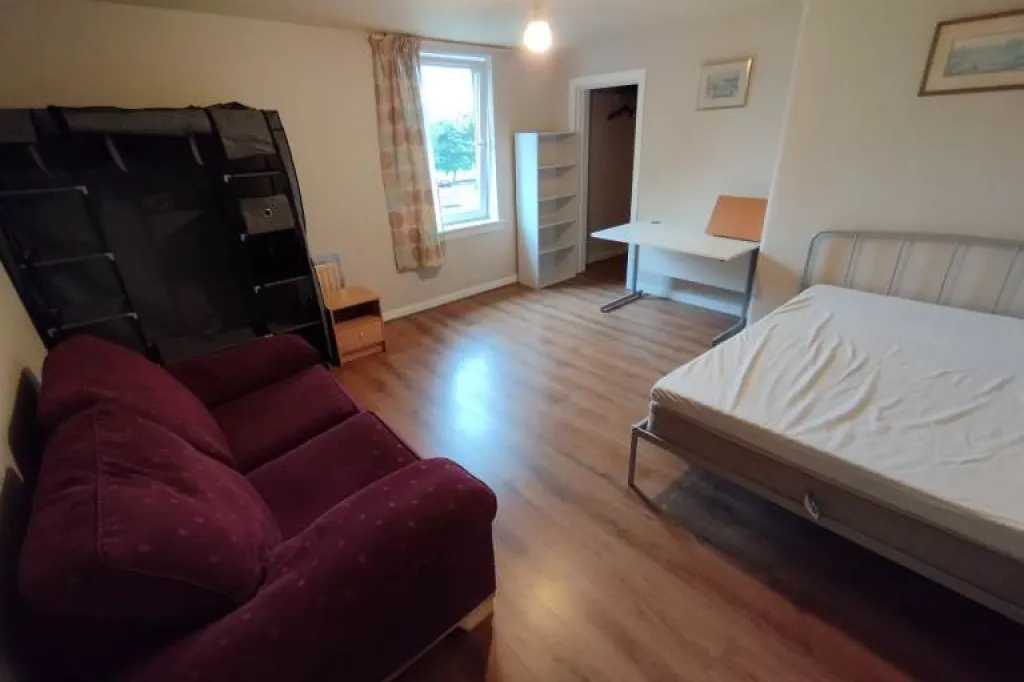 3 bedroom upper villa Pennywell Rd