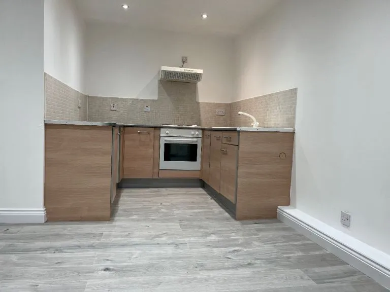 1 Bedroom Flat to Let in BD2