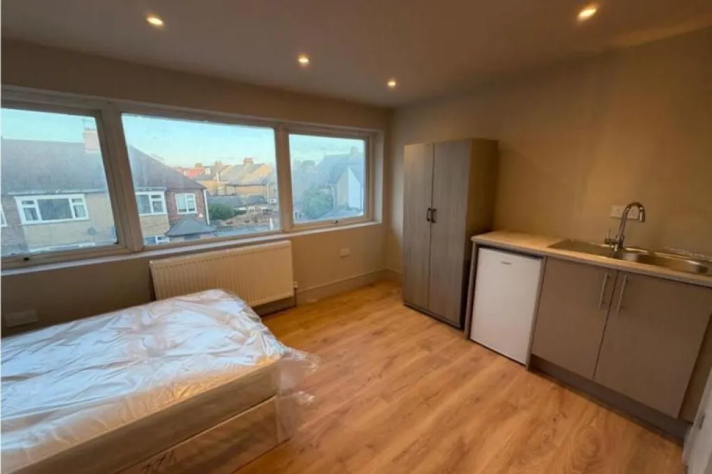 1 Bedroom Flat to Let in BD2