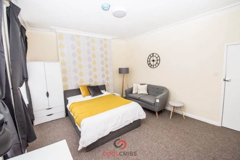 1 Bedroom Flat to Let in BD2