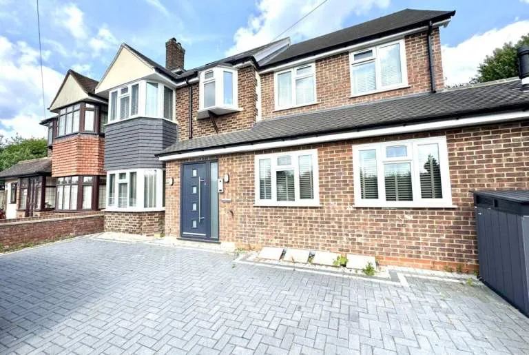 1 Bedroom Flat to Let in BD2
