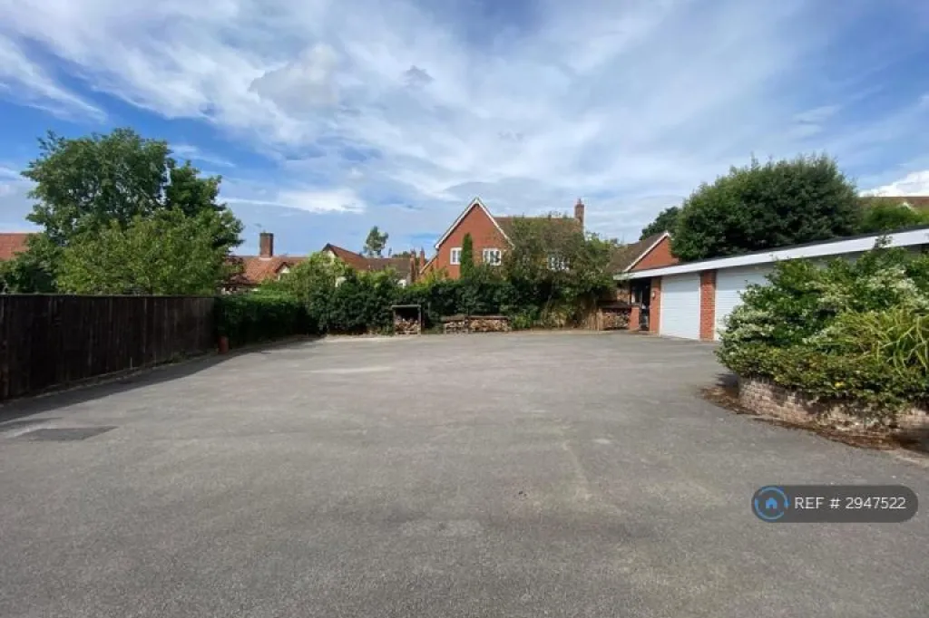 5 bedroom house in School Road, Coddenham, IP6 (5 bed) (#2947522)