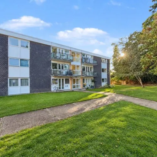 3 Bedroom Flat - Stoke Poges