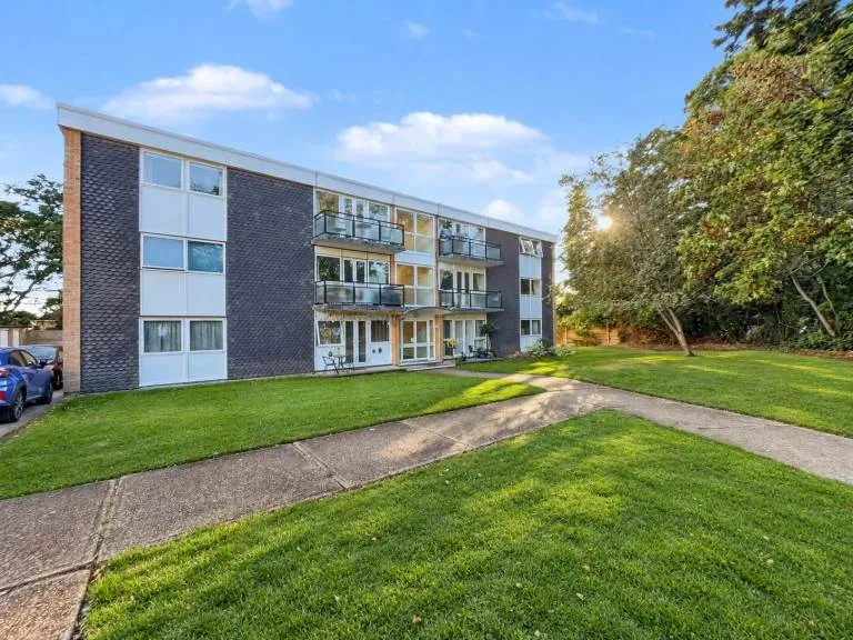 3 Bedroom Flat - Stoke Poges