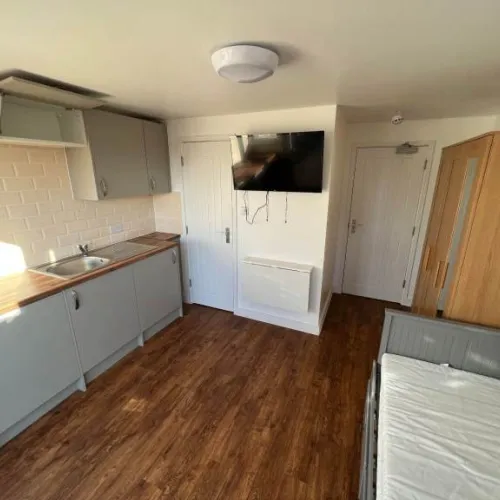 Self Contained Studio to rent - £950 - All bills inc.