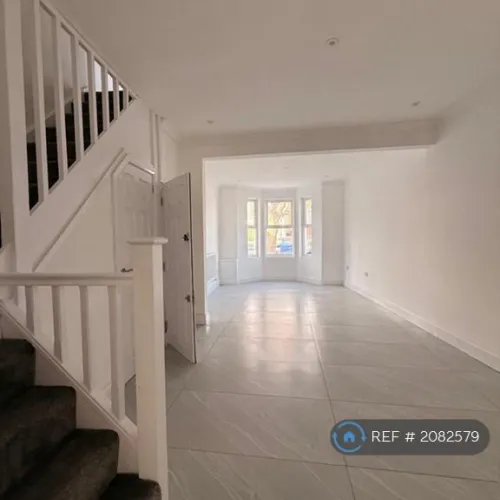 3 bedroom house in Woodkands Park, London, N15 (3 bed) (#2082579)