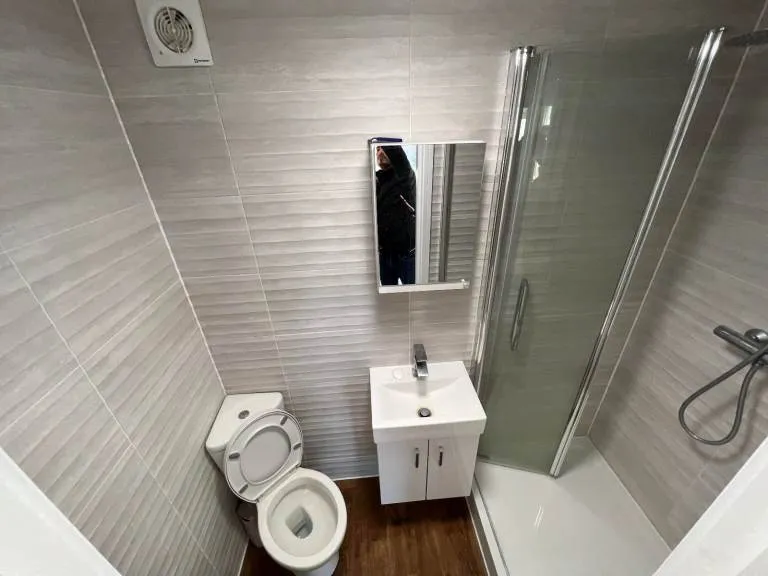 Self Contained Studio to rent - £950 - All bills inc.