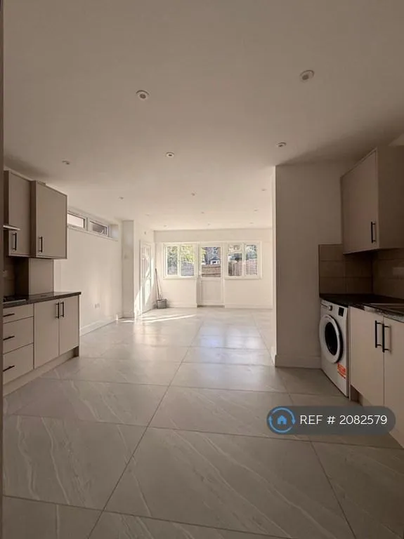 3 bedroom house in Woodkands Park, London, N15 (3 bed) (#2082579)