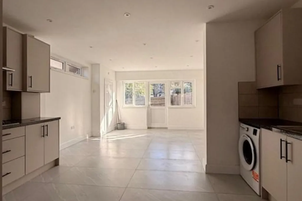 3 bedroom house in Woodkands Park, London, N15 (3 bed) (#2082579)