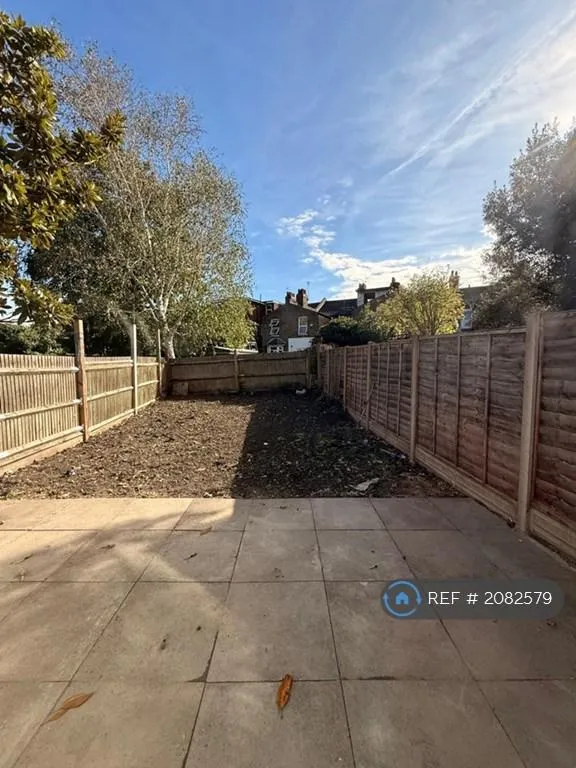 3 bedroom house in Woodkands Park, London, N15 (3 bed) (#2082579)