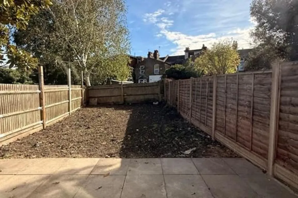 3 bedroom house in Woodkands Park, London, N15 (3 bed) (#2082579)