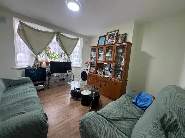 Semi Detached House for Rent - 3 Bedroom - Wimborne Avenue, Hayes, UB4 0HJ
