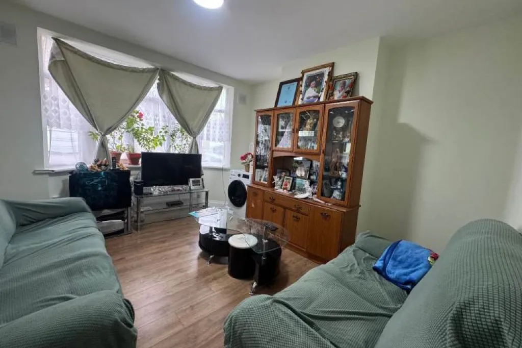 Semi Detached House for Rent - 3 Bedroom - Wimborne Avenue, Hayes, UB4 0HJ
