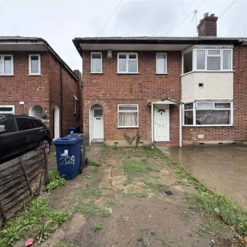 Spacious 3-Bedroom First-Floor Maisonette in UB1 2RU – £2,300 PCM | Garden & Parking