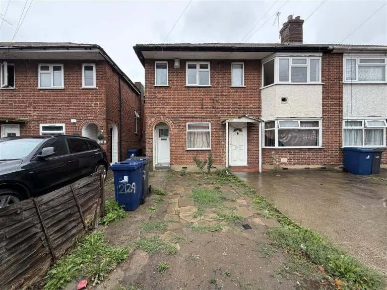 Spacious 3-Bedroom First-Floor Maisonette in UB1 2RU – £2,300 PCM | Garden & Parking