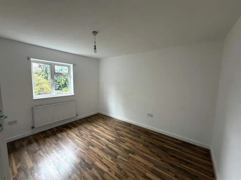 Spacious 3-Bedroom First-Floor Maisonette in UB1 2RU – £2,300 PCM | Garden & Parking