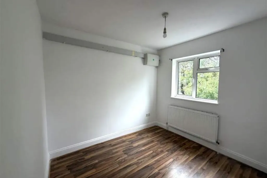 Spacious 3-Bedroom First-Floor Maisonette in UB1 2RU – £2,300 PCM | Garden & Parking