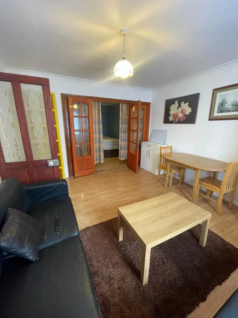 Discover the perfect blend of comfort and convenience in this 1-bedroom flat on Wanstead Park Road