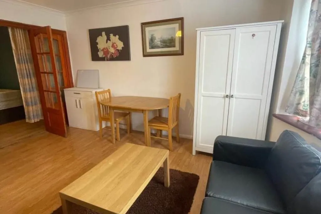 Discover the perfect blend of comfort and convenience in this 1-bedroom flat on Wanstead Park Road