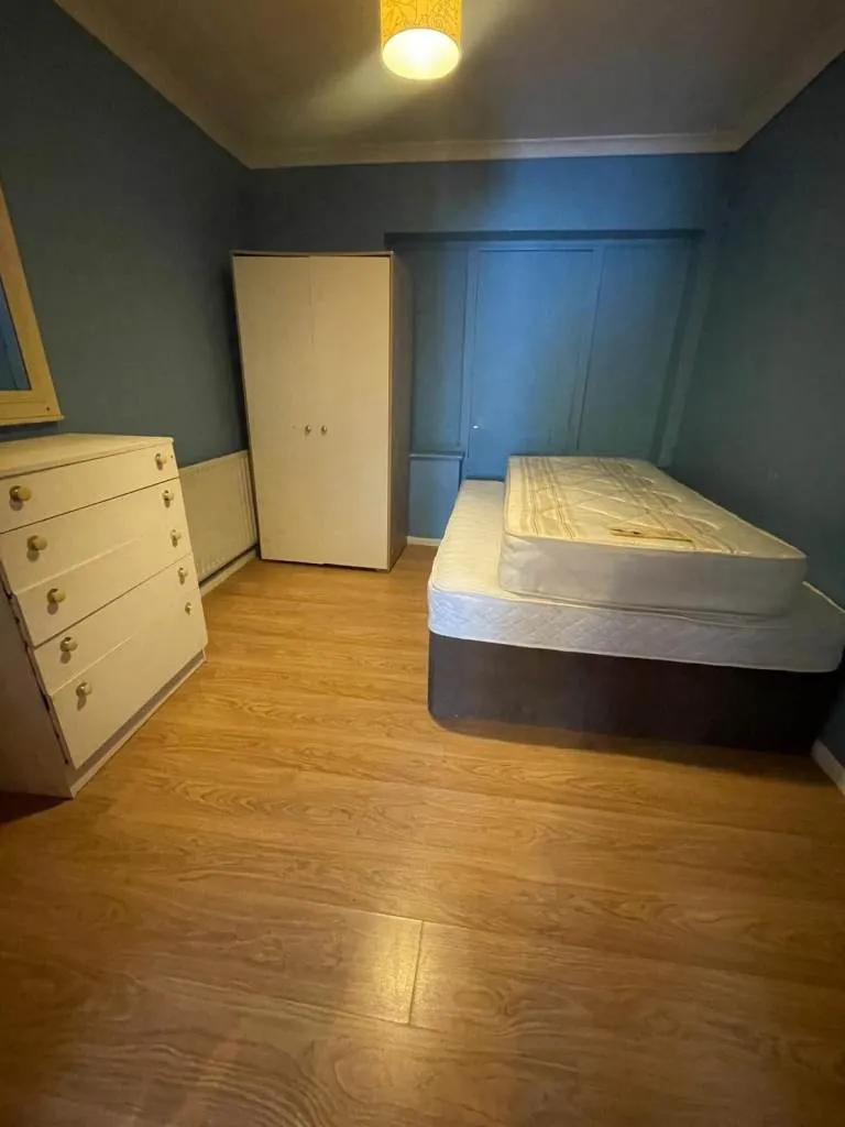 Discover the perfect blend of comfort and convenience in this 1-bedroom flat on Wanstead Park Road