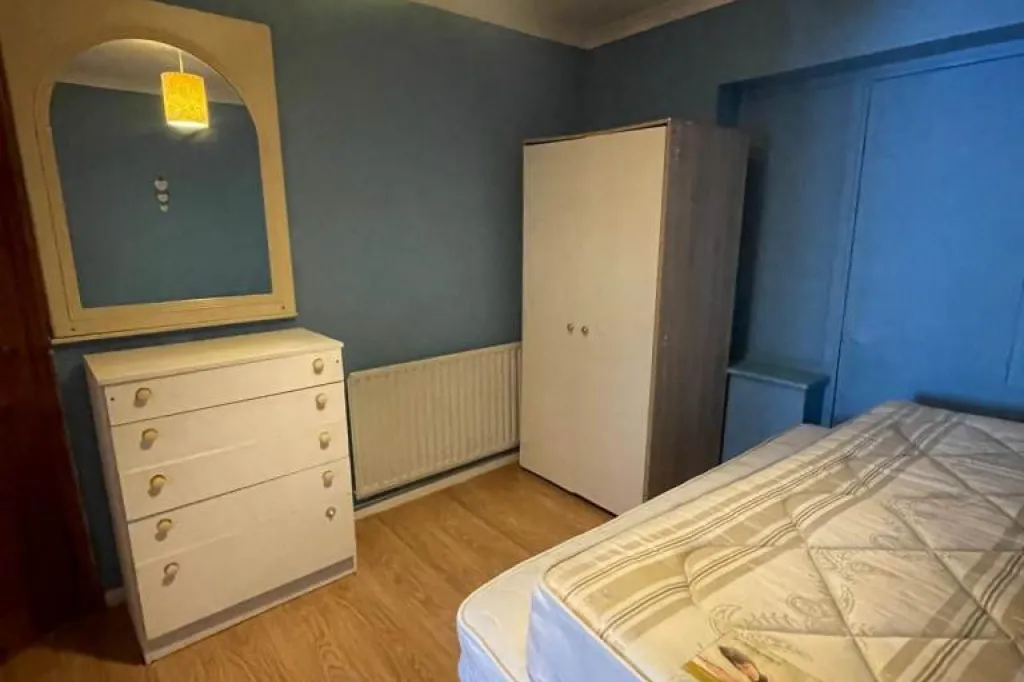 Discover the perfect blend of comfort and convenience in this 1-bedroom flat on Wanstead Park Road
