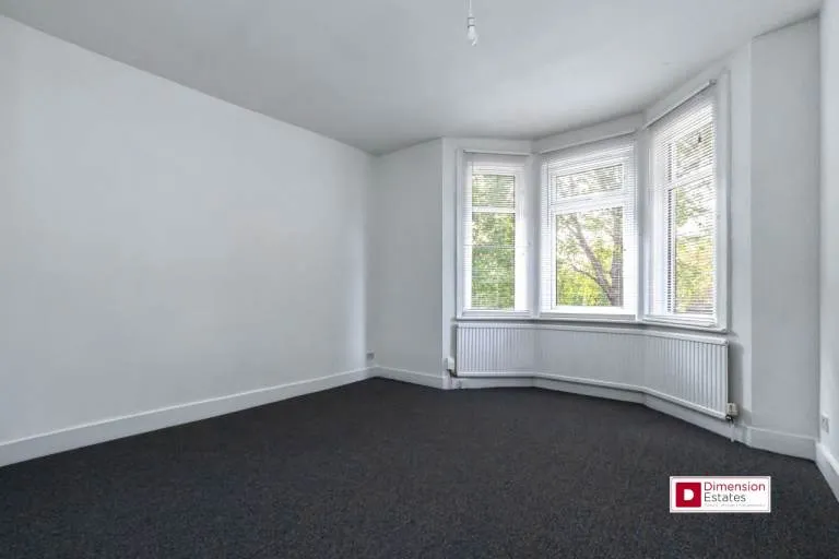 WOOD GREEN N22 : Superb 3 Bed Flat : AVAILABLE NOW !!
