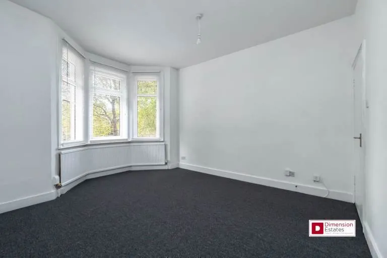 WOOD GREEN N22 : Superb 3 Bed Flat : AVAILABLE NOW !!