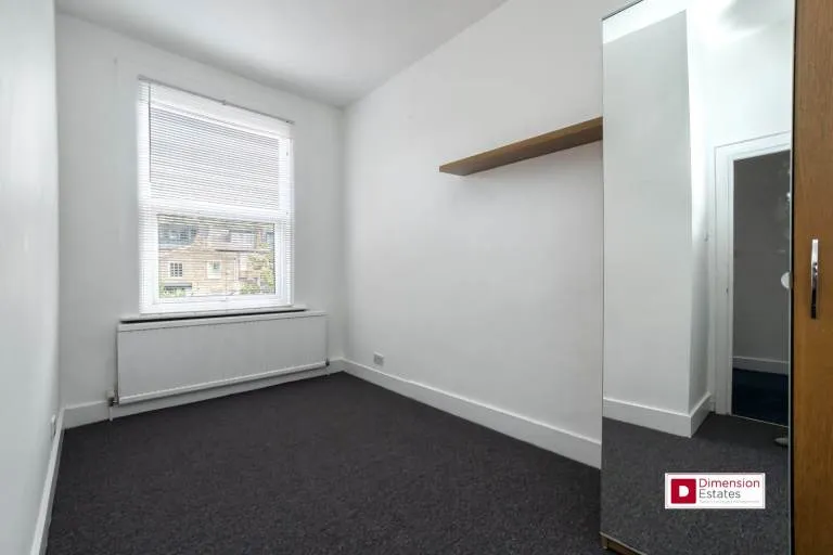 WOOD GREEN N22 : Superb 3 Bed Flat : AVAILABLE NOW !!