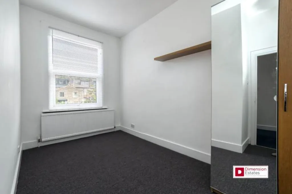 WOOD GREEN N22 : Superb 3 Bed Flat : AVAILABLE NOW !!