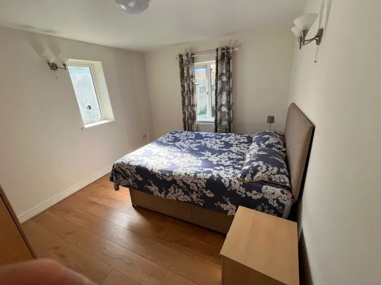 One bedroom flat with private entrance for rent