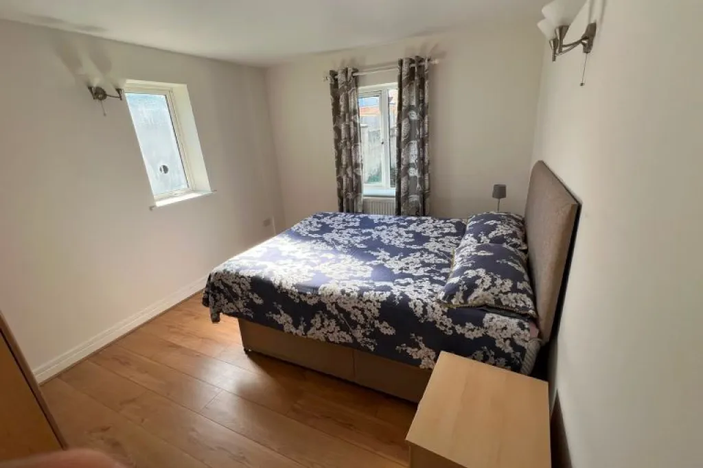 One bedroom flat with private entrance for rent