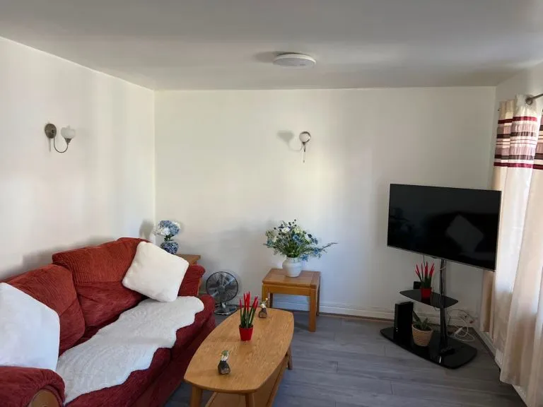 One bedroom flat with private entrance for rent