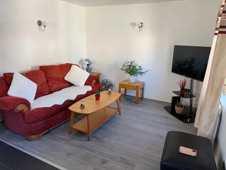 One bedroom flat with private entrance for rent