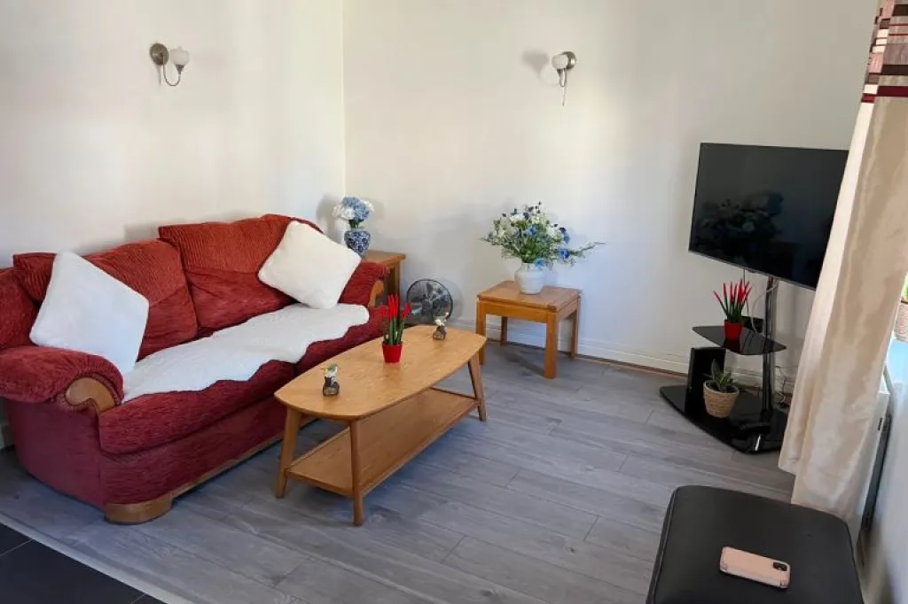 One bedroom flat with private entrance for rent