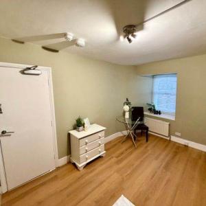 1 Bed Flat, Matheson Road, W14