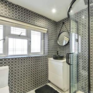 (Not a studio)En-suite Double room incl bills for single occupancy or couple Postcode GU22 8DJ