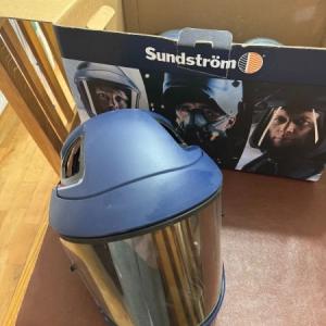 Sundstrom SR500 Battery-Powered Fan Unit with SR570 Face Shield