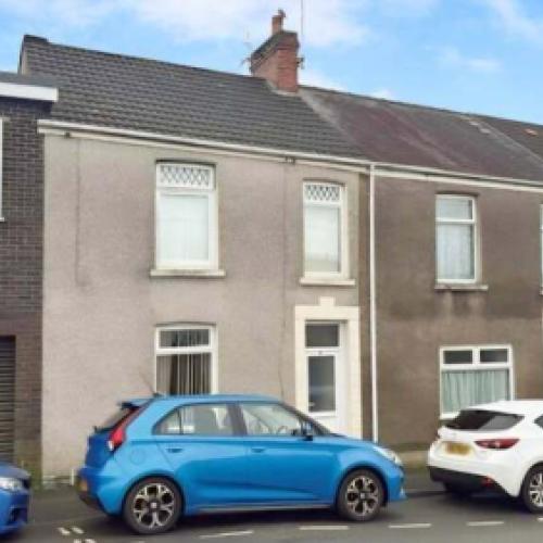 Two bedroomed home to let in Cwmbwrla, Swansea,