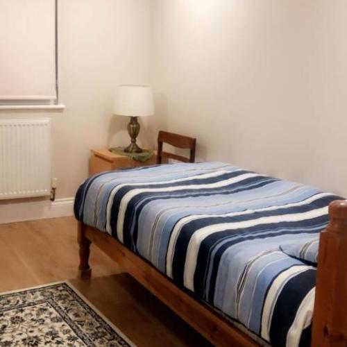 AVAILABLE STRAIGHTAWAY!! ..MEDIUM ROOM IN WALTHAMSTOW, E17 4JR FOR £632pcm (Professional ONLY)